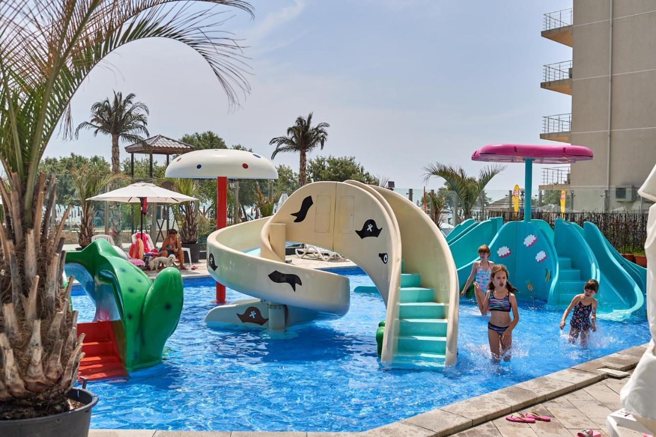 Ace Aparthotel Pool & Spa Mamaia Nord Navodari Exterior photo